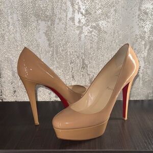 Christian Louboutin Bianca Patent
Leather Pumps  like New 9